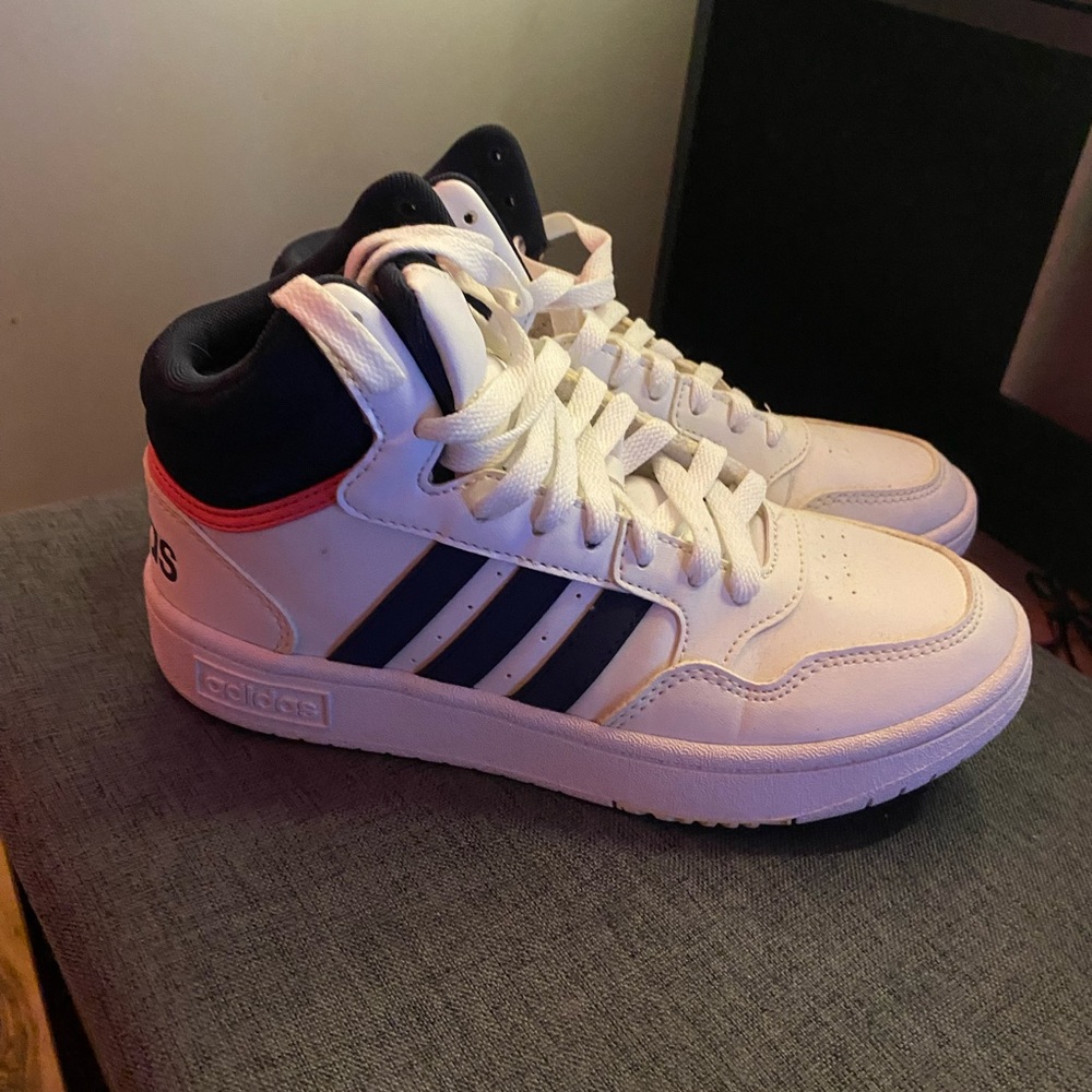 Adidas women’s hoops